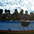 Altri dieci migranti morti nel Mediterraneo. Dall’inizio dell’anno sono ormai quasi 400. Ma intanto i profughi continuano ad arrivare a migliaia in Libia, nella loro “fuga per la vita”, da vari paesi sub sahariani e dal Corno d’Africa. In particolare dall’Eritrea. Sanno […]